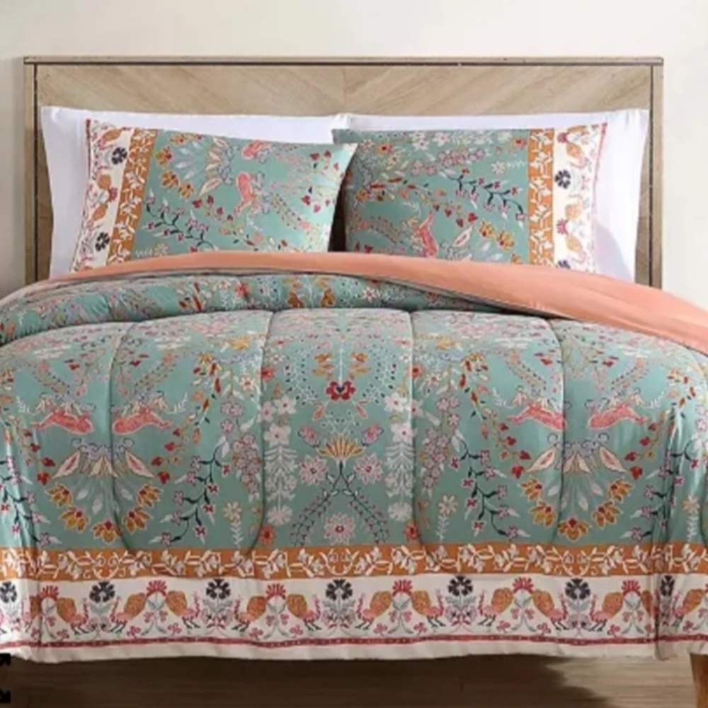 Vilano comforter set from Hallmart Elegant